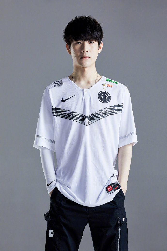 Duke酒桶爆破助xiye塞拉斯弑君疯狂毒刺 宁王队1-0微笑队