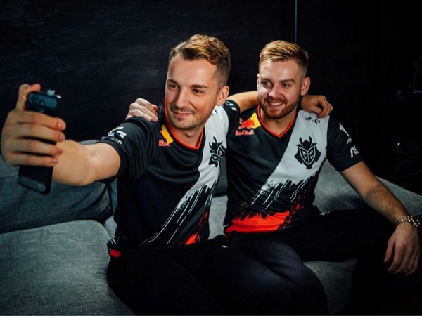 G2赛后动态合集，​ NiKo ：桌子质量怎么这么差？