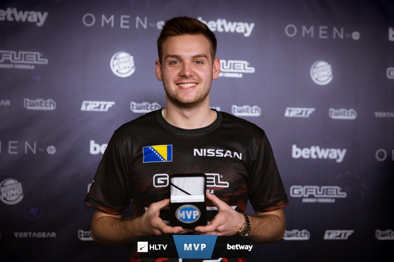 FPX获得英雄联盟手游职业资格赛•全国大赛赛道总冠军